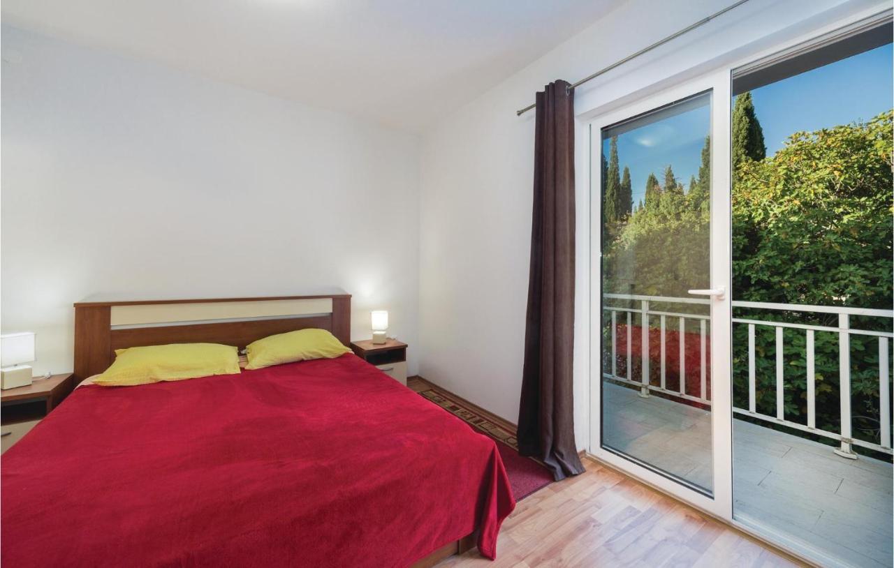 Cozy Apartment In Blace With Wifi Exteriör bild